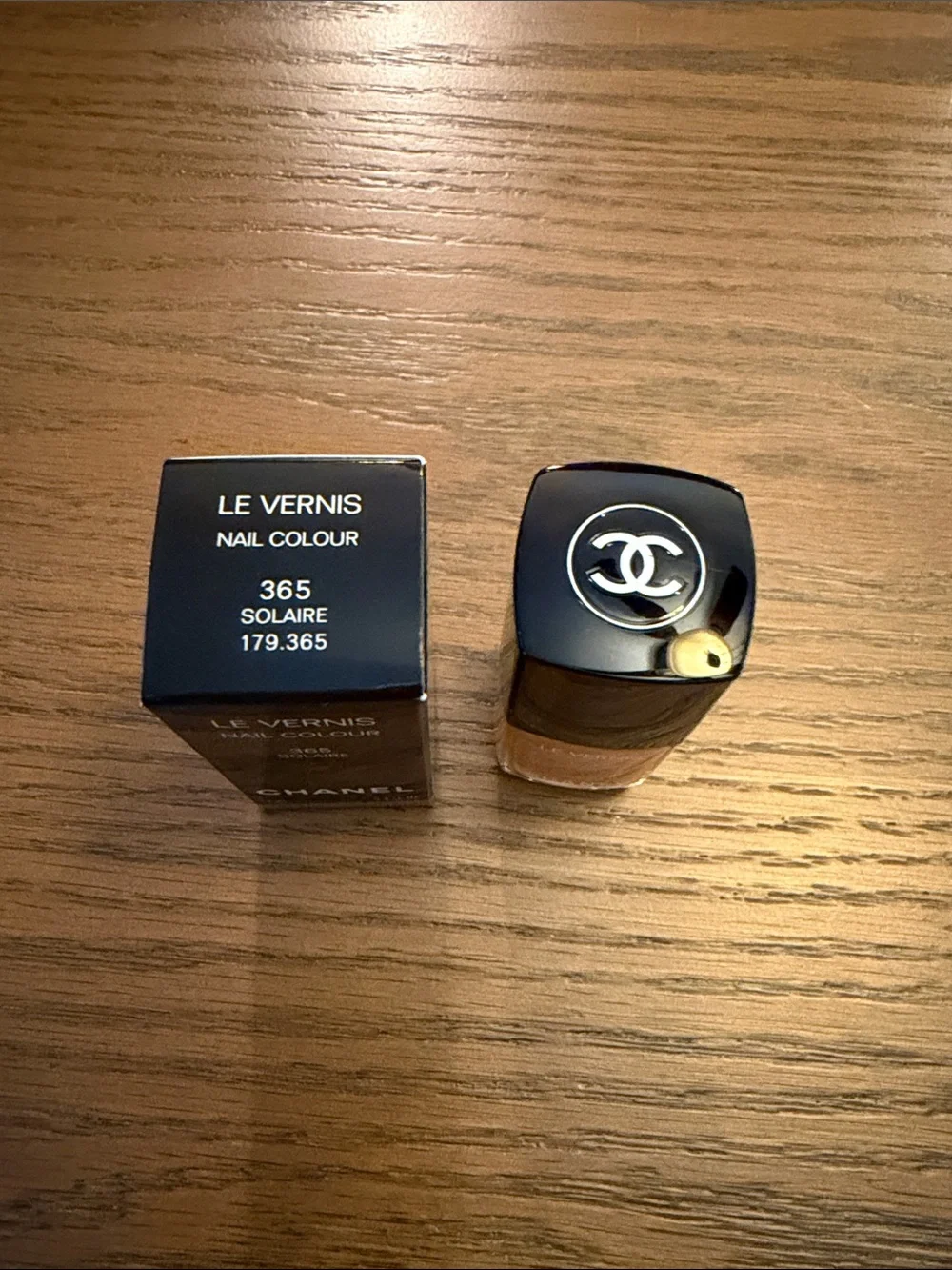 Chanel Solaire 365 Nail Polish Gold New in Box